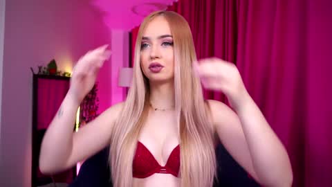 Snapshot of seraphicsin chatting on 12.08.24 Seraphine online show from 12.08.24