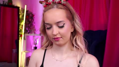 Snapshot of seraphicsin chatting on 12.13.24 Seraphine online show from 12.13.24