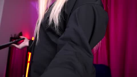 Snapshot of seraphicsin chatting on 12.18.24 Seraphine online show from 12.18.24