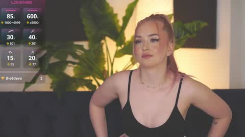 Snapshot of seraphicsin chatting on 01.11.25 Seraphine online show from 01.11.25