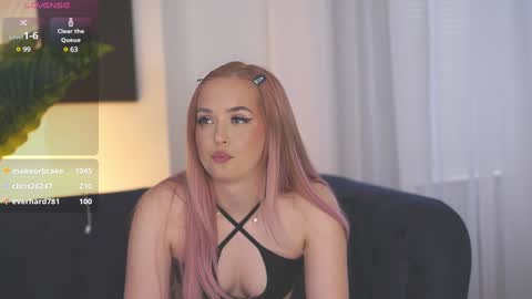 Snapshot of seraphicsin chatting on 01.11.25 Seraphine online show from 01.11.25