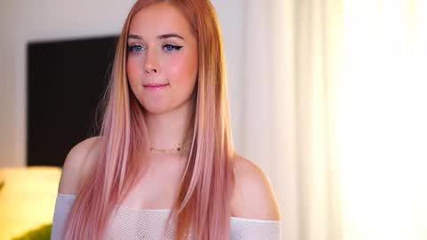 Snapshot of seraphicsin chatting on 01.16.25 Seraphine online show from 01.16.25