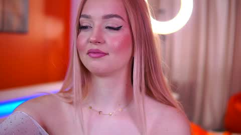 Snapshot of seraphicsin chatting on 02.07.25 Seraphine online show from 02.07.25