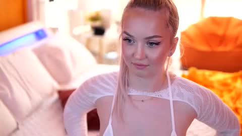 Snapshot of seraphicsin chatting on 02.09.25 Seraphine online show from 02.09.25