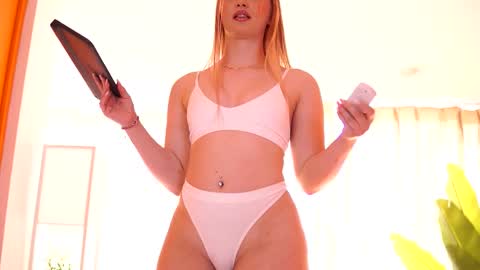 Snapshot of seraphicsin chatting on 02.14.25 Seraphine online show from 02.14.25