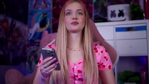 Snapshot of seraphicsin chatting on 02.21.25 Seraphine online show from 02.21.25