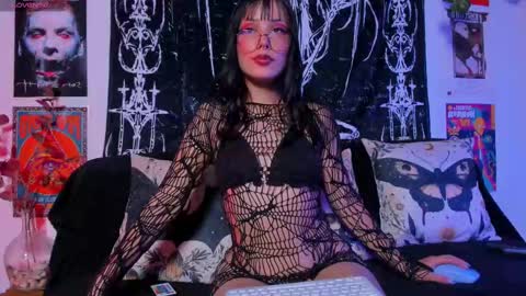 Snapshot of seraphine_hell chatting on 10.06.25 seraphine online show from 10.06.25