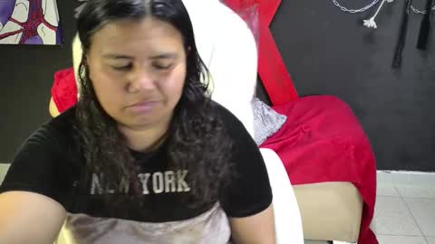 Snapshot of serenamystsh chatting on 11.25.25 serenamystsh online show from 11.25.25