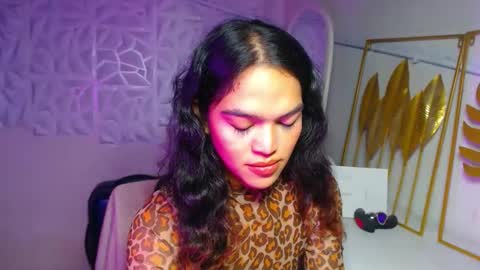 Snapshot of servicedoll18 chatting on 12.01.25 Bella online show from 12.01.25