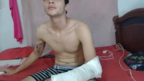 Snapshot of sex_forever77 chatting on 01.06.25 Karol y antony online show from 01.06.25