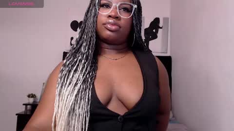 Snapshot of sexx_amara chatting on 05.19.26 Amara online show from 05.19.26