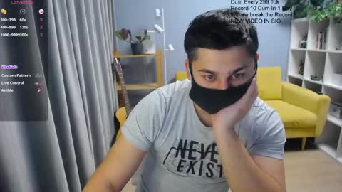 Snapshot of sexxxdickbig chatting on 05.06.26 Tommy online show from 05.06.26