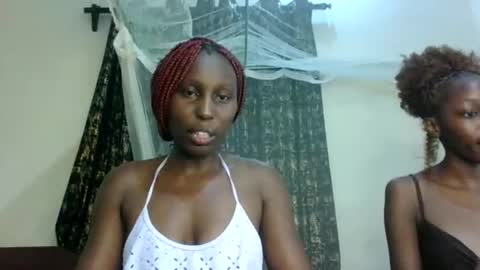 Snapshot of sexxy_melmine chatting on 05.15.26 Dolly online show from 05.15.26