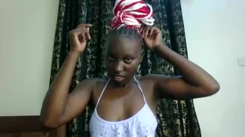 Snapshot of sexxy_melmine chatting on 05.17.26 Dolly online show from 05.17.26