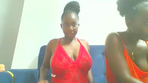 Snapshot of sexxy_thick_ebony chatting on 10.15.25 Sweet doll online show from 10.15.25
