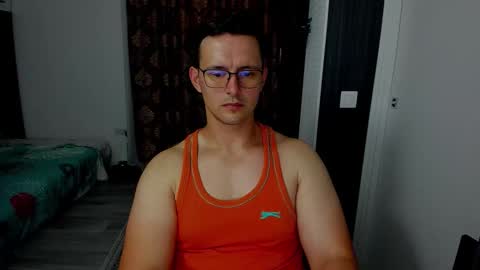 Snapshot of sexxymuscles4u chatting on 09.10.25 Sexxymuscles4U online show from 09.10.25