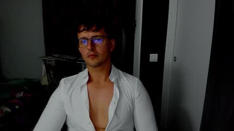 Snapshot of sexxymuscles4u chatting on 10.08.25 Sexxymuscles4U online show from 10.08.25