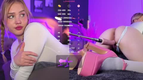 Snapshot of sexy_blonde_doll chatting on 01.30.25 Lina online show from 01.30.25