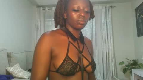 Snapshot of sexy_candia chatting on 04.29.26 Stacy online show from 04.29.26