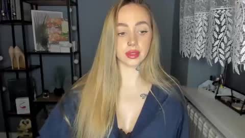 Snapshot of sexy_coralie chatting on 12.10.24 C o r a l i e online show from 12.10.24