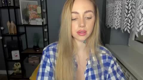 Snapshot of sexy_coralie chatting on 01.15.25 C o r a l i e online show from 01.15.25