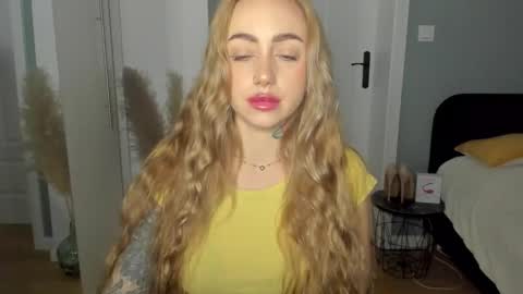 C o r a l i e online show from 04.30.26