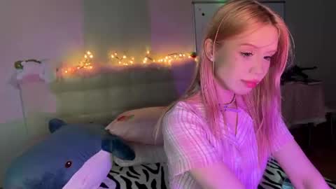 Snapshot of sexy_cute18 chatting on 07.15.26 Eva online show from 07.15.26