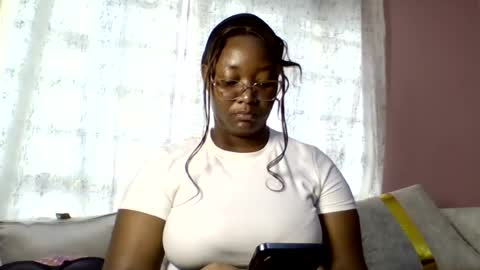 Snapshot of sexy_helle chatting on 06.14.26 sexy_helle online show from 06.14.26