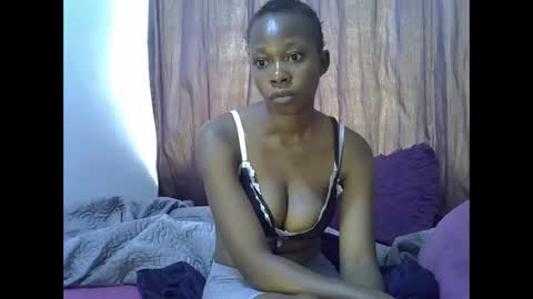 Snapshot of sexy_leila3 chatting on 05.17.26 kayla online show from 05.17.26