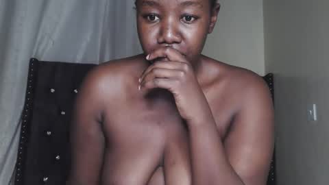 Snapshot of sexy_melanin11 chatting on 09.18.25 sexy_melanin11 online show from 09.18.25