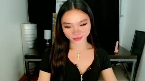 Snapshot of sexy_mikaxoxo chatting on 03.08.25 mika online show from 03.08.25