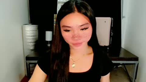 Snapshot of sexy_mikaxoxo chatting on 03.10.25 mika online show from 03.10.25