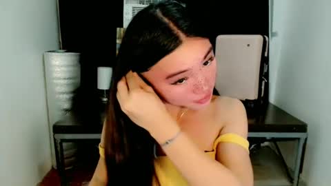 Snapshot of sexy_mikaxoxo chatting on 03.10.25 mika online show from 03.10.25