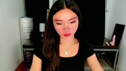 Snapshot of sexy_mikaxoxo chatting on 03.11.25 mika online show from 03.11.25