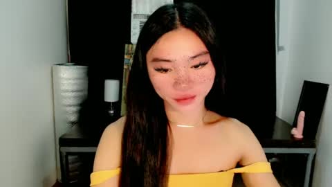 Snapshot of sexy_mikaxoxo chatting on 03.12.25 mika online show from 03.12.25