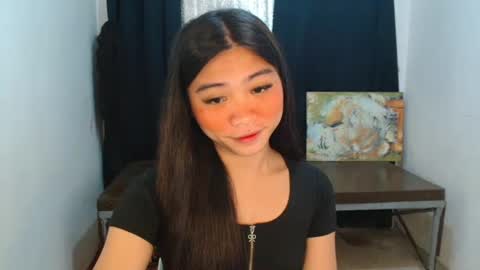 Snapshot of sexy_mikaxoxo chatting on 09.08.25 mika online show from 09.08.25