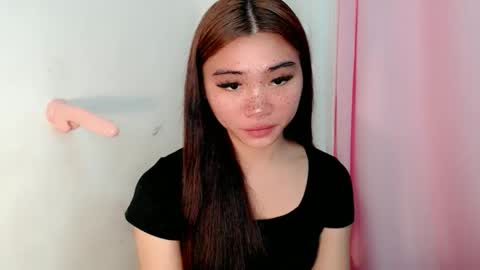 Snapshot of sexy_mikaxoxo chatting on 10.05.25 mika online show from 10.05.25