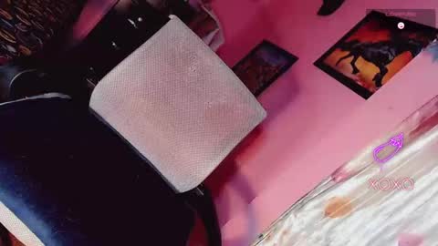 Snapshot of sexy_mysterious_dirty_girl chatting on 11.15.25 queen online show from 11.15.25