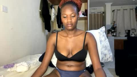 Snapshot of sexy_nyla chatting on 06.26.26 Nyla online show from 06.26.26