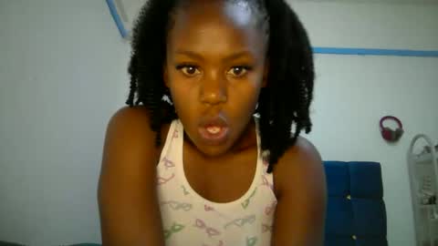 Snapshot of sexy_skyllah chatting on 03.27.26 sexy_skyllah online show from 03.27.26