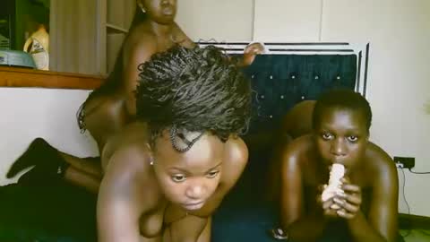 sexy_tecla online show from 11.18.25