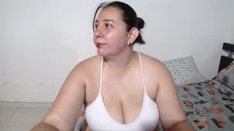 Snapshot of sexy_ticki chatting on 11.13.25 janel online show from 11.13.25