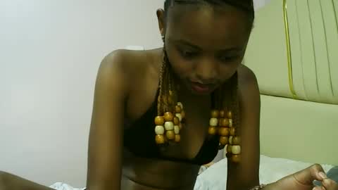 Snapshot of sexy_zaraa chatting on 04.22.26 sexy zaraa online show from 04.22.26