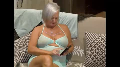 Sexy GILF Allie Kay online show from 09.27.25