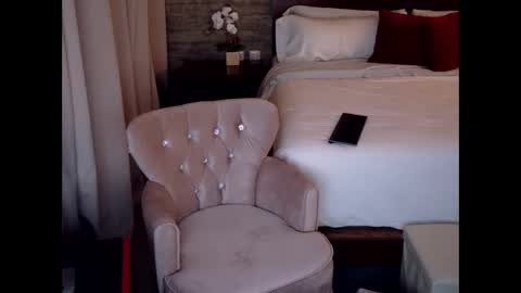 Sexy GILF Allie Kay online show from 05.23.26