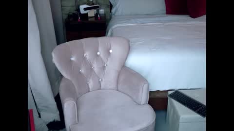 Sexy GILF Allie Kay online show from 05.30.26