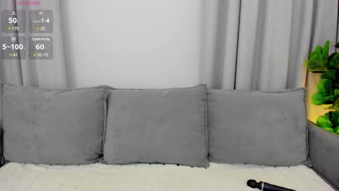 Snapshot of sexyangeloux chatting on 02.22.25 Lou online show from 02.22.25