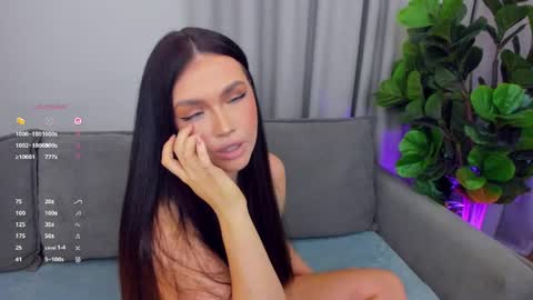 Snapshot of sexyangeloux chatting on 05.08.26 Lou online show from 05.08.26