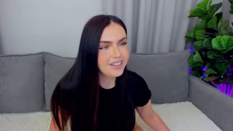 Snapshot of sexyangeloux chatting on 08.07.26 Lou online show from 08.07.26
