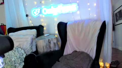 Ashley Teal online show from 02.11.25